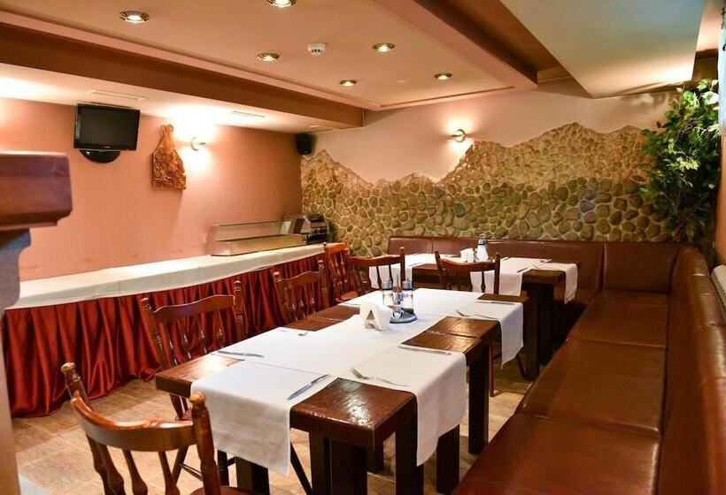 فندق Martin Club