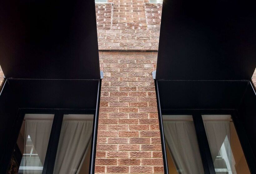 Отель The Sebel Sydney Martin Place