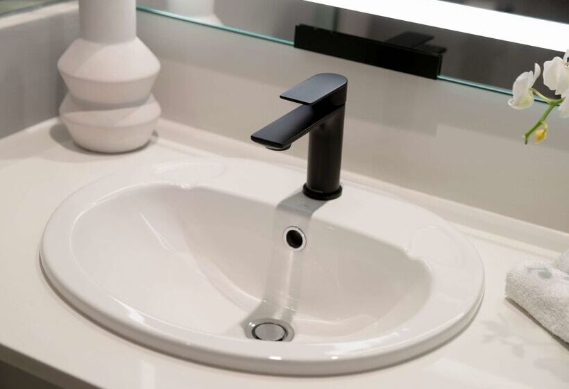 Отель The Sebel Sydney Martin Place