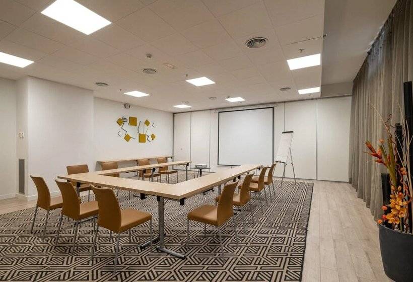 Отель Naitly Barcelona Poblenou