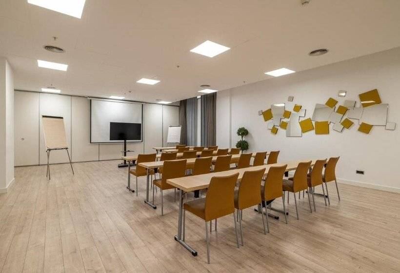 Отель Naitly Barcelona Poblenou