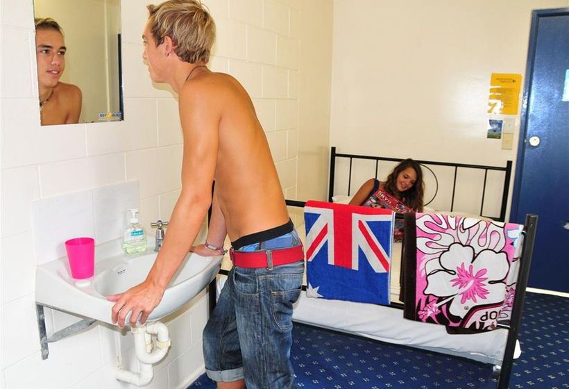 فندق Nomads Esplanade backpackers hostel