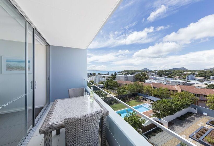 Отель Oaks Nelson Bay Lure Suites