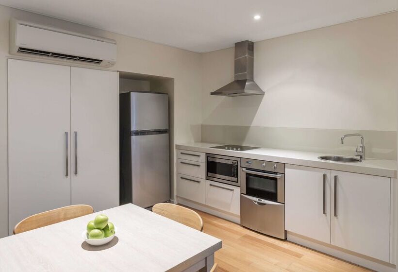 Отель Oaks Nelson Bay Lure Suites