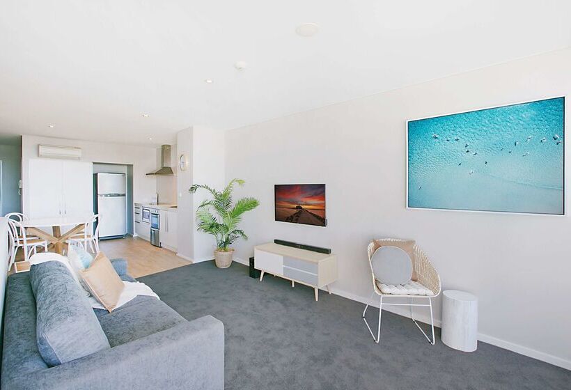 Отель Oaks Nelson Bay Lure Suites