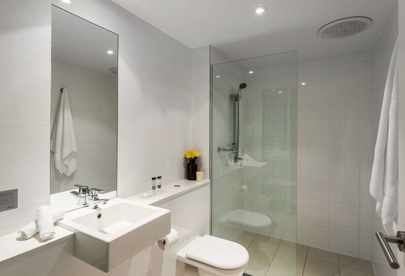 Отель Oaks Nelson Bay Lure Suites