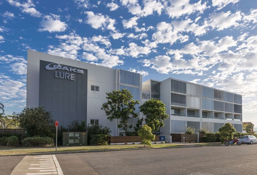 Отель Oaks Nelson Bay Lure Suites