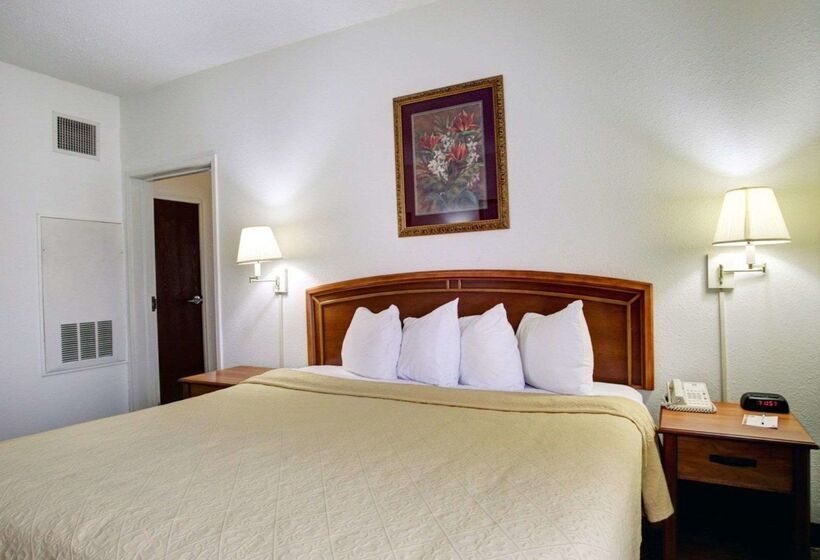 בית מלון כפרי Quality Inn & Suites Airport