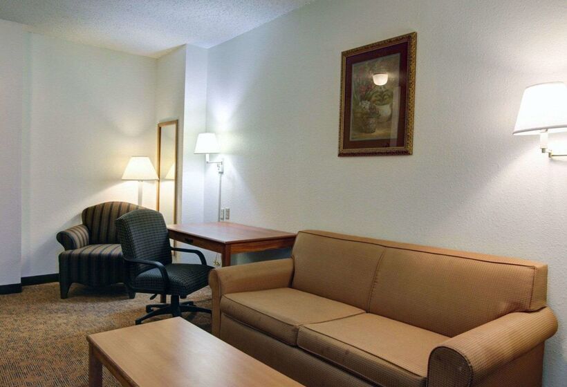 בית מלון כפרי Quality Inn & Suites Airport