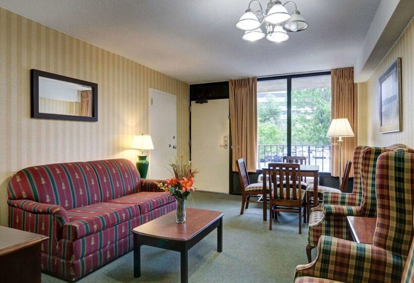 فندق Quality Inn Vienna   Tysons Corner