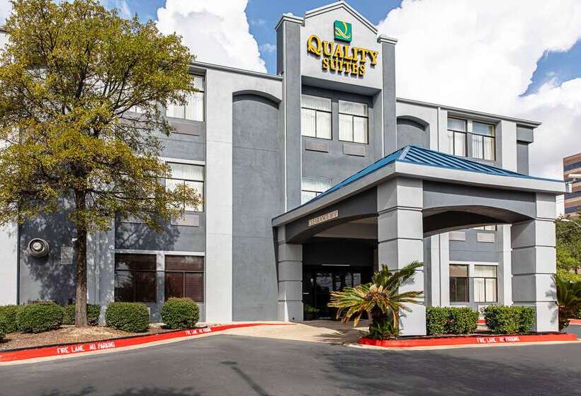 Отель Quality Suites