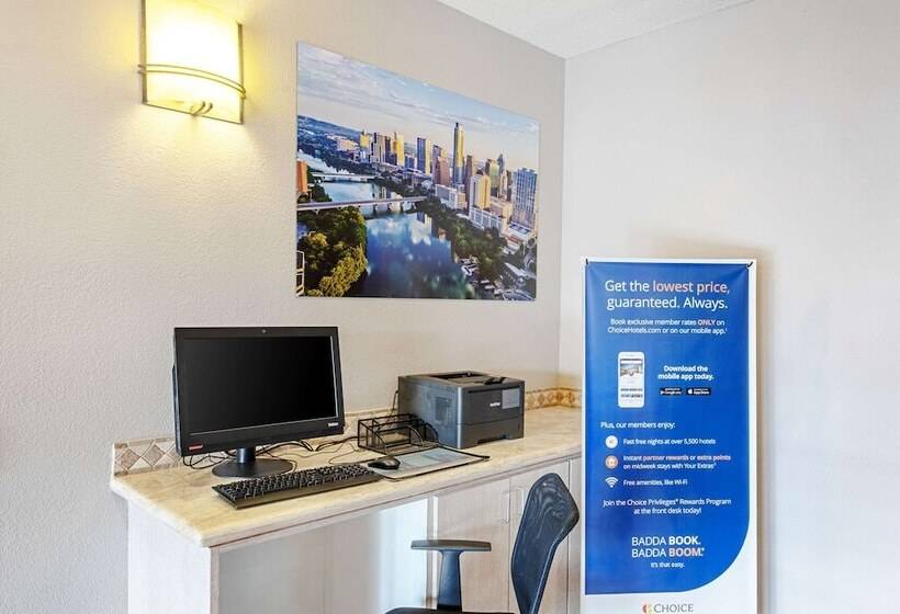 Отель Quality Suites