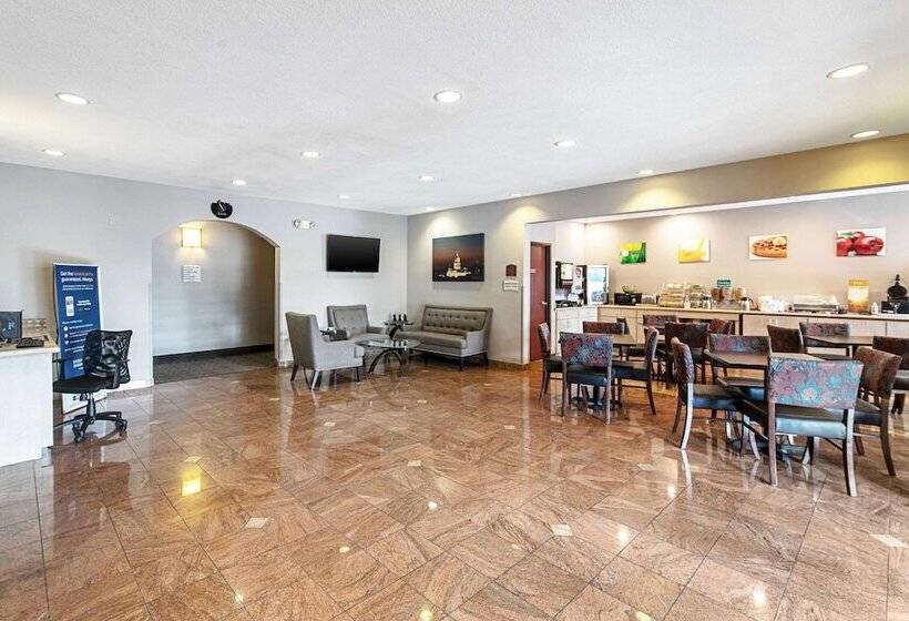 Отель Quality Suites