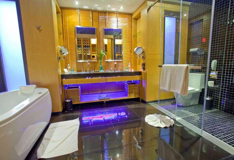 Отель Ramada Resort By Wyndham Khao Lak