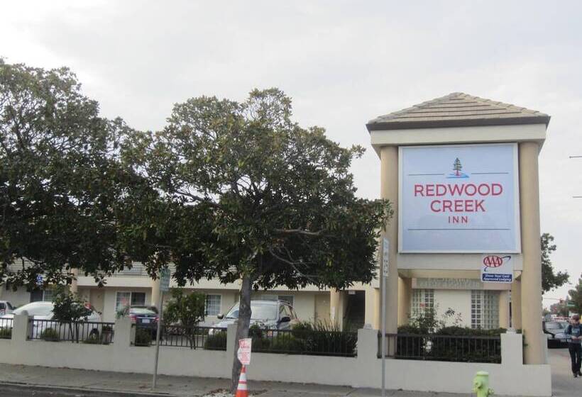 בית מלון כפרי Redwood Creek Inn