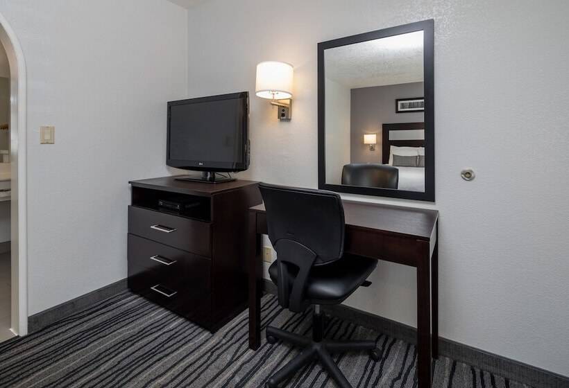 בית מלון כפרי Redwood Creek Inn