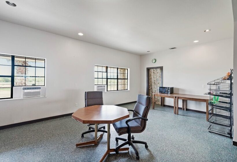 OYO Hotel Junction TX I-10