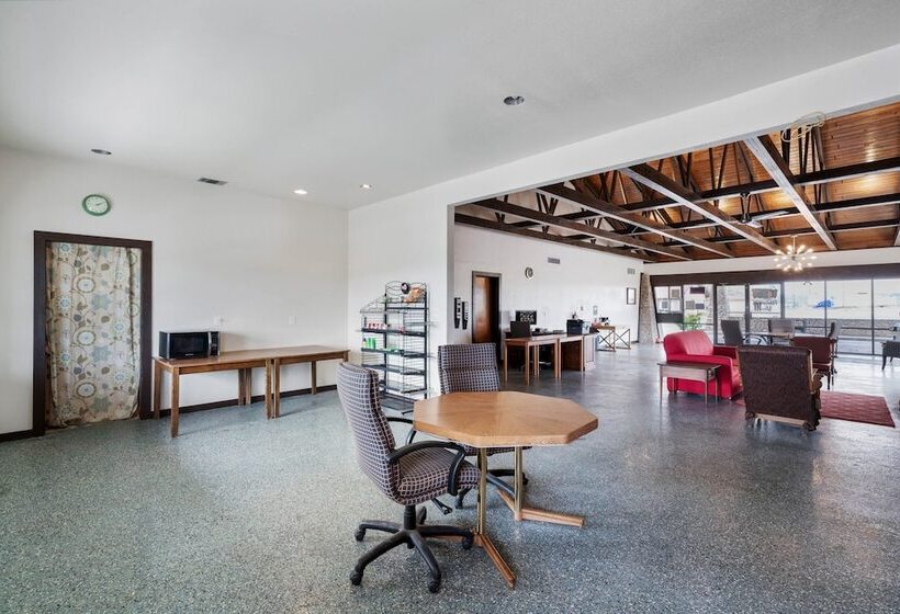 OYO Hotel Junction TX I-10