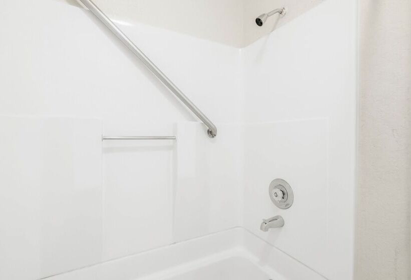 OYO Hotel Junction TX I-10