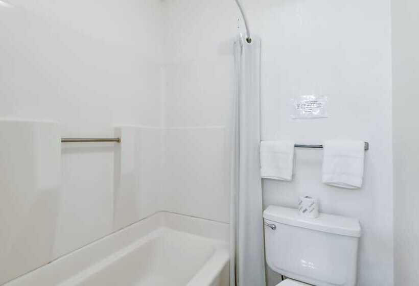 OYO Hotel Junction TX I-10