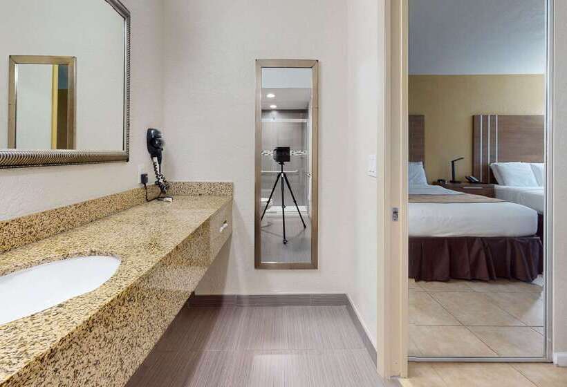 Отель Rodeway Inn & Suites Fort Lauderdale Airport & Cruise Port