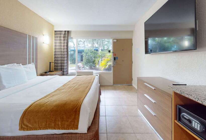 Отель Rodeway Inn & Suites Fort Lauderdale Airport & Cruise Port