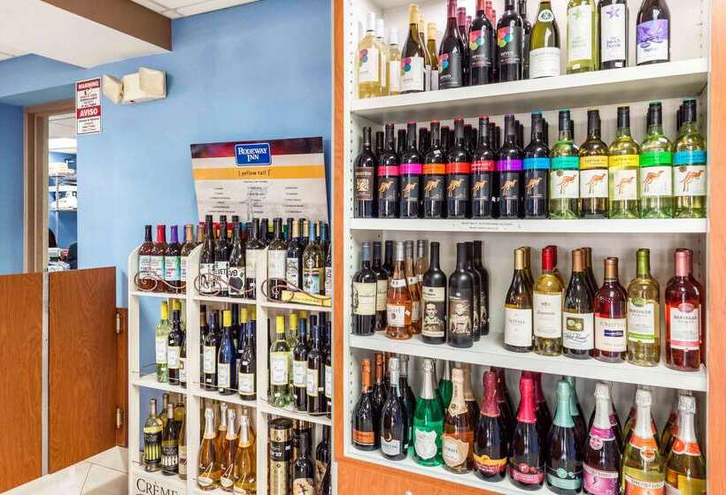 Отель Rodeway Inn & Suites Fort Lauderdale Airport & Cruise Port