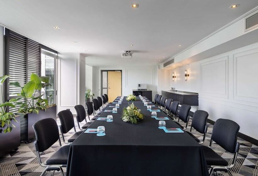 Отель Sofitel Auckland Viaduct Harbour