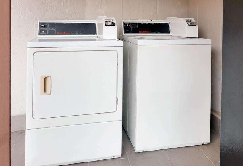 فندق Super 8 By Wyndham San Antonio Pearl District / Downtown