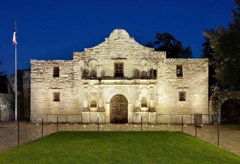 فندق Super 8 By Wyndham San Antonio Pearl District / Downtown