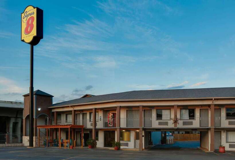 فندق Super 8 By Wyndham San Antonio Pearl District / Downtown