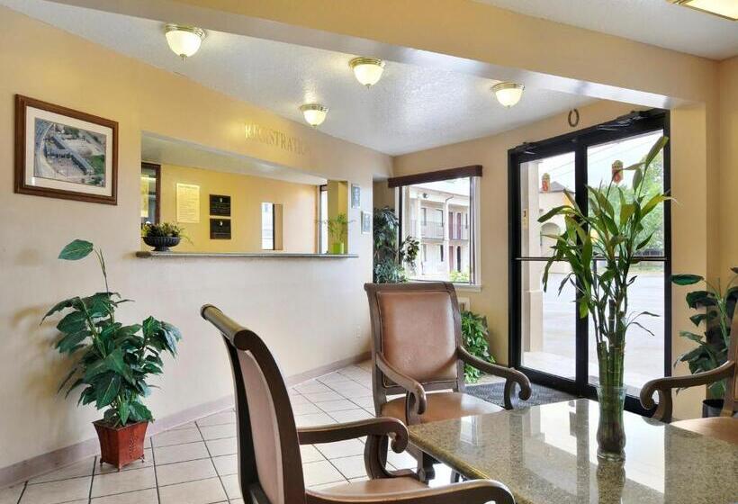 فندق Super 8 By Wyndham San Antonio Pearl District / Downtown