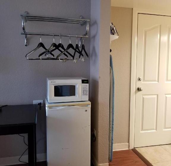 فندق Super 8 By Wyndham San Antonio Pearl District / Downtown