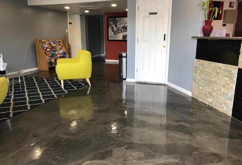 فندق Super 8 By Wyndham San Antonio Pearl District / Downtown