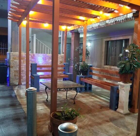 فندق Super 8 By Wyndham San Antonio Pearl District / Downtown