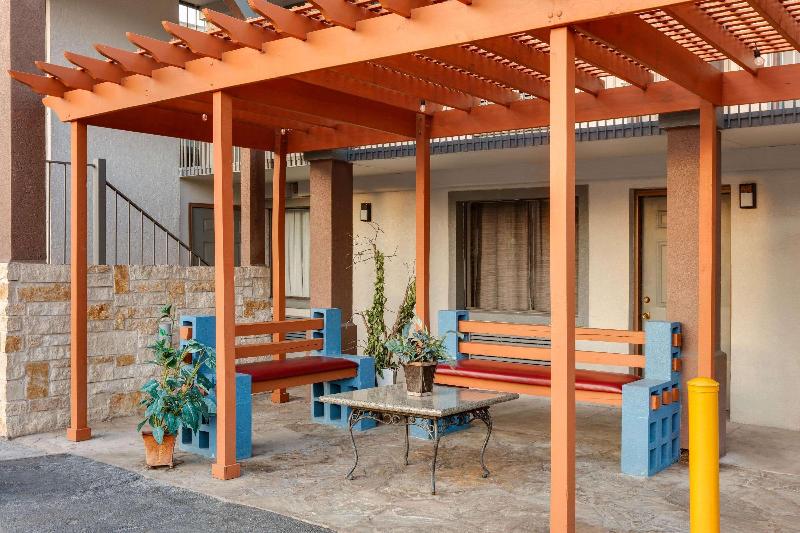 فندق Super 8 By Wyndham San Antonio Pearl District / Downtown