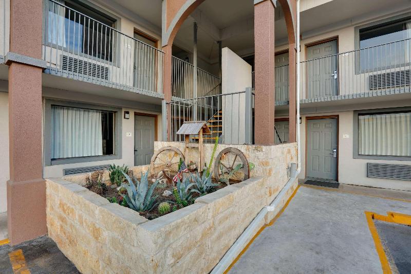 فندق Super 8 By Wyndham San Antonio Pearl District / Downtown