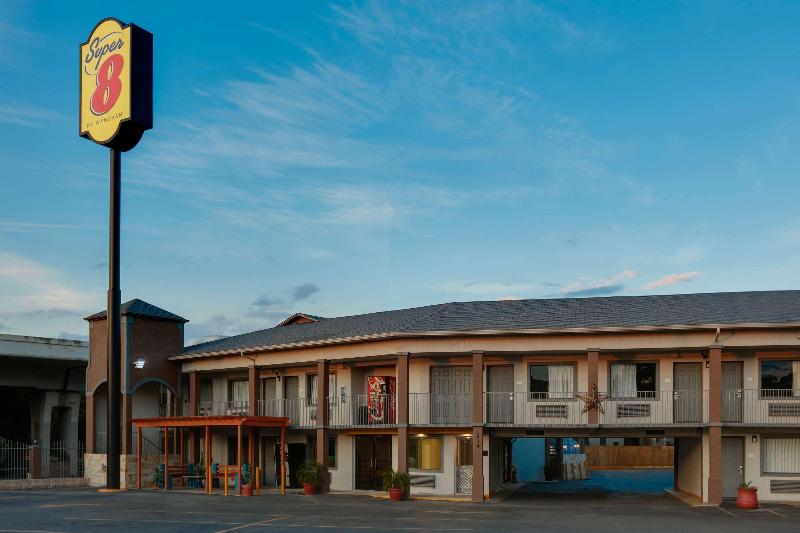 فندق Super 8 By Wyndham San Antonio Pearl District / Downtown