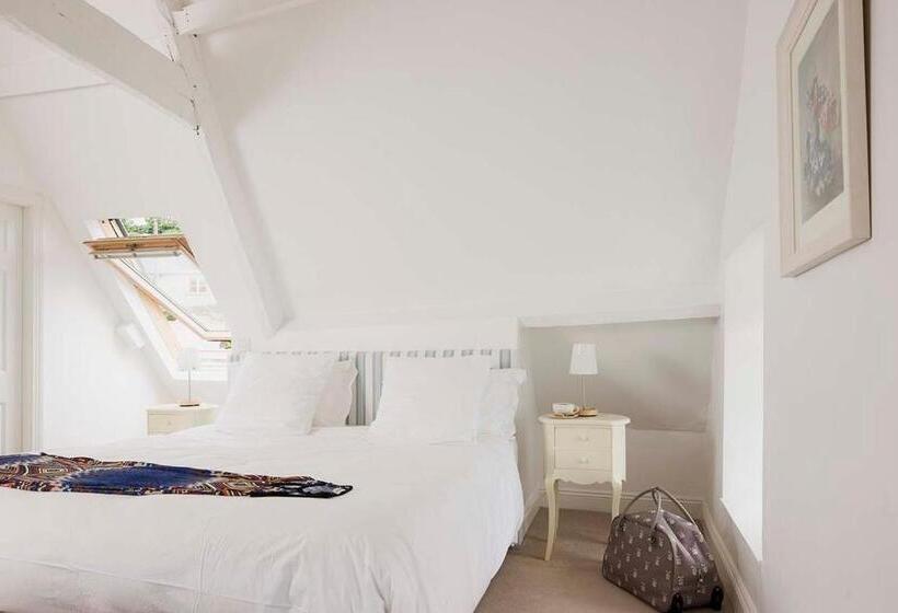 Отель The Strand Inn