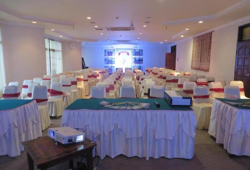 هتل Toraja Heritage