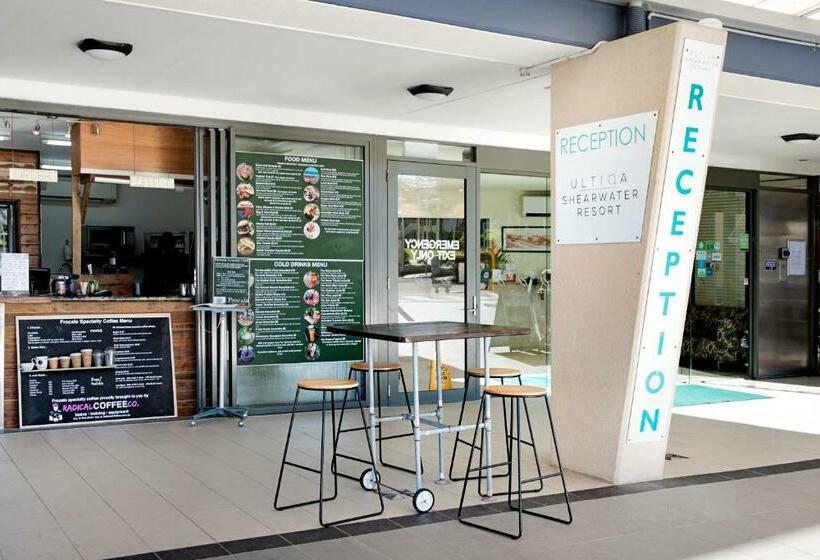 هتل Ultiqa Shearwater Resort