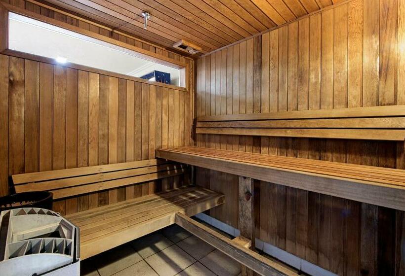 Отель Ultiqa Shearwater Resort