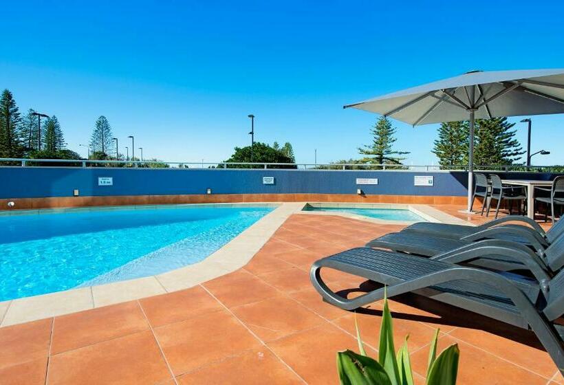 Отель Ultiqa Shearwater Resort