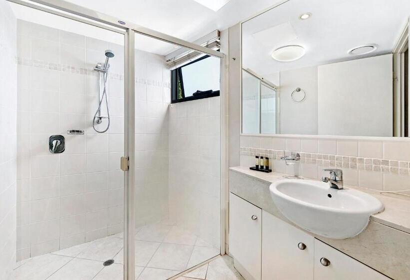 Отель Ultiqa Shearwater Resort