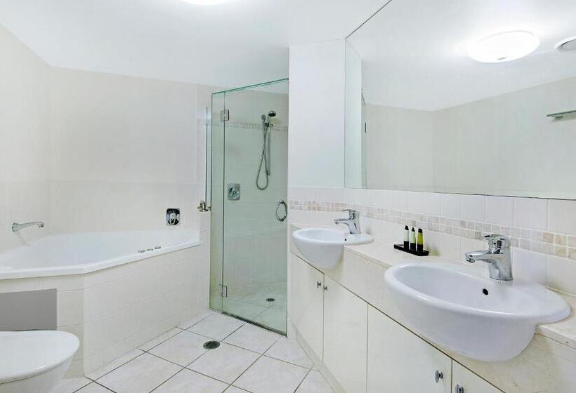 Отель Ultiqa Shearwater Resort