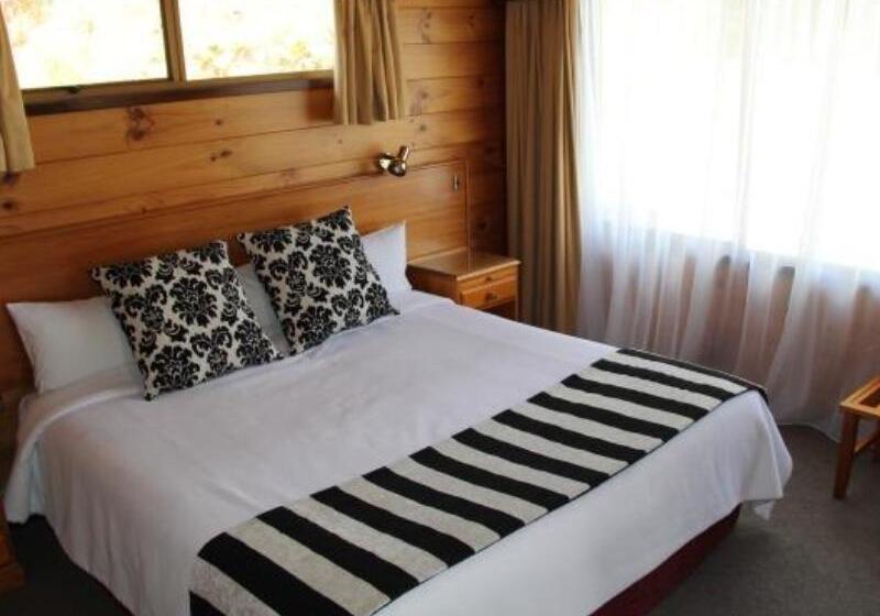 בית מלון כפרי Waitakere Resort & Spa