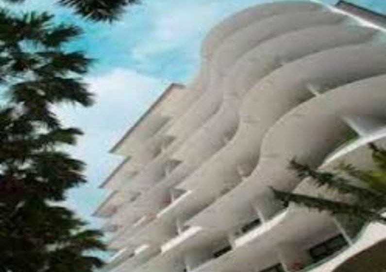 فندق Weta International  Surabaya