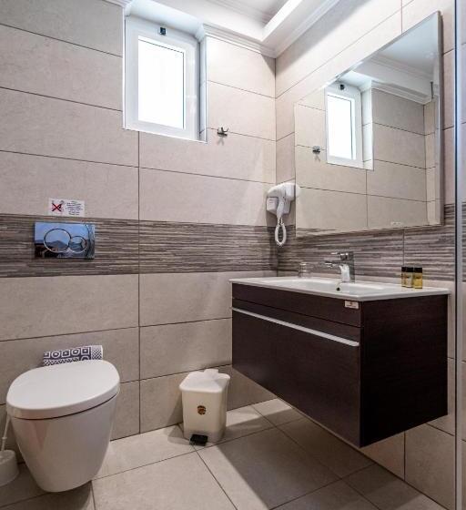 בית מלון כפרי Kamari Beach