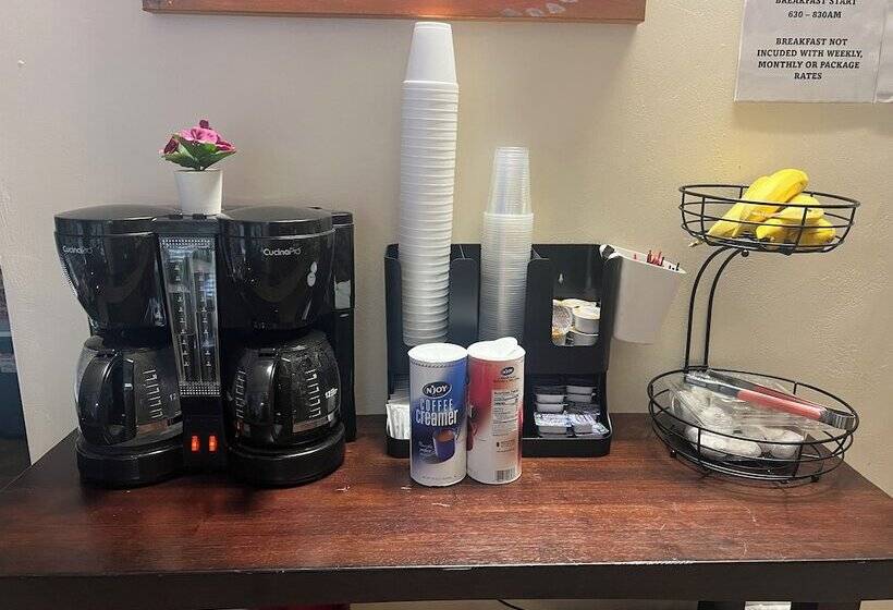 فندق على الطريق Midtown Inn & Suites