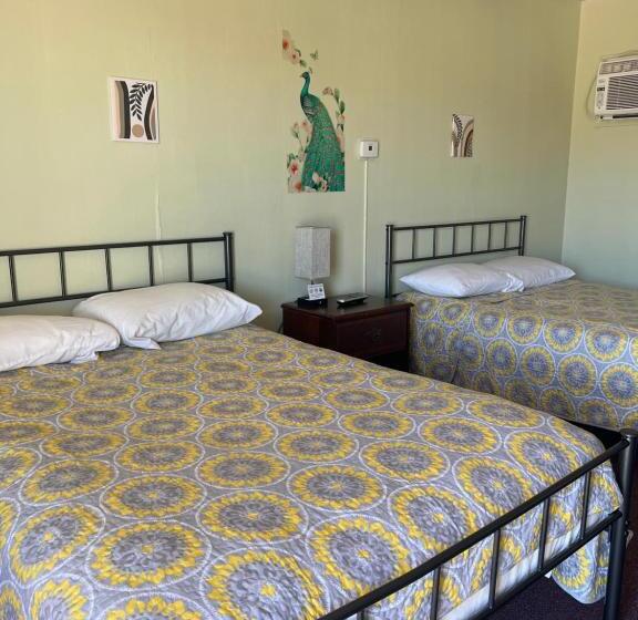 فندق على الطريق Midtown Inn & Suites